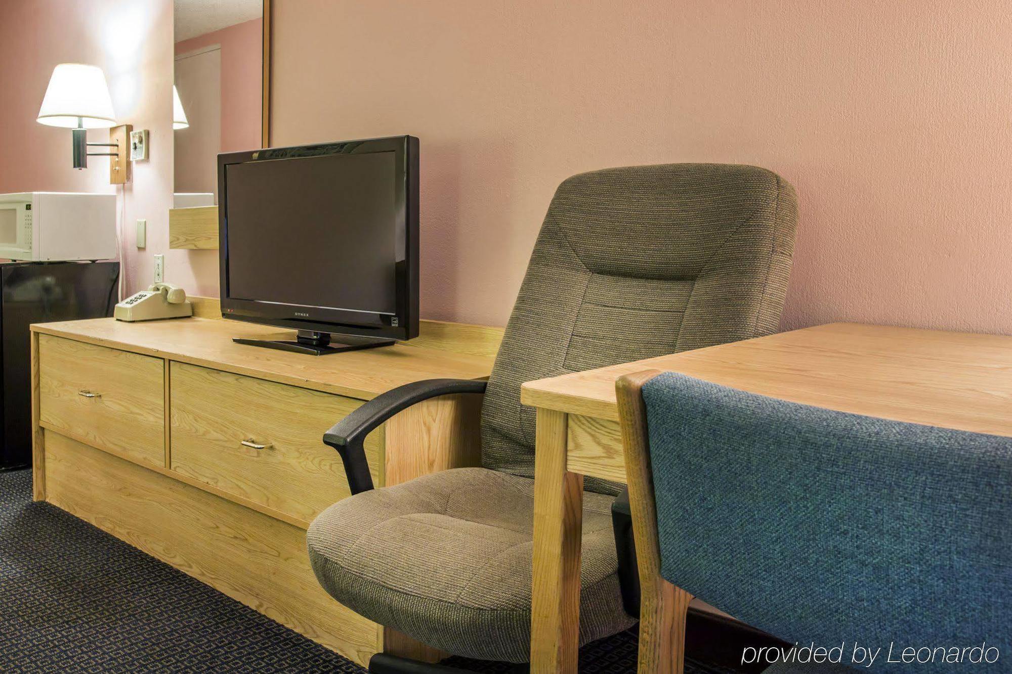 Econo Lodge Батл Крик Экстерьер фото