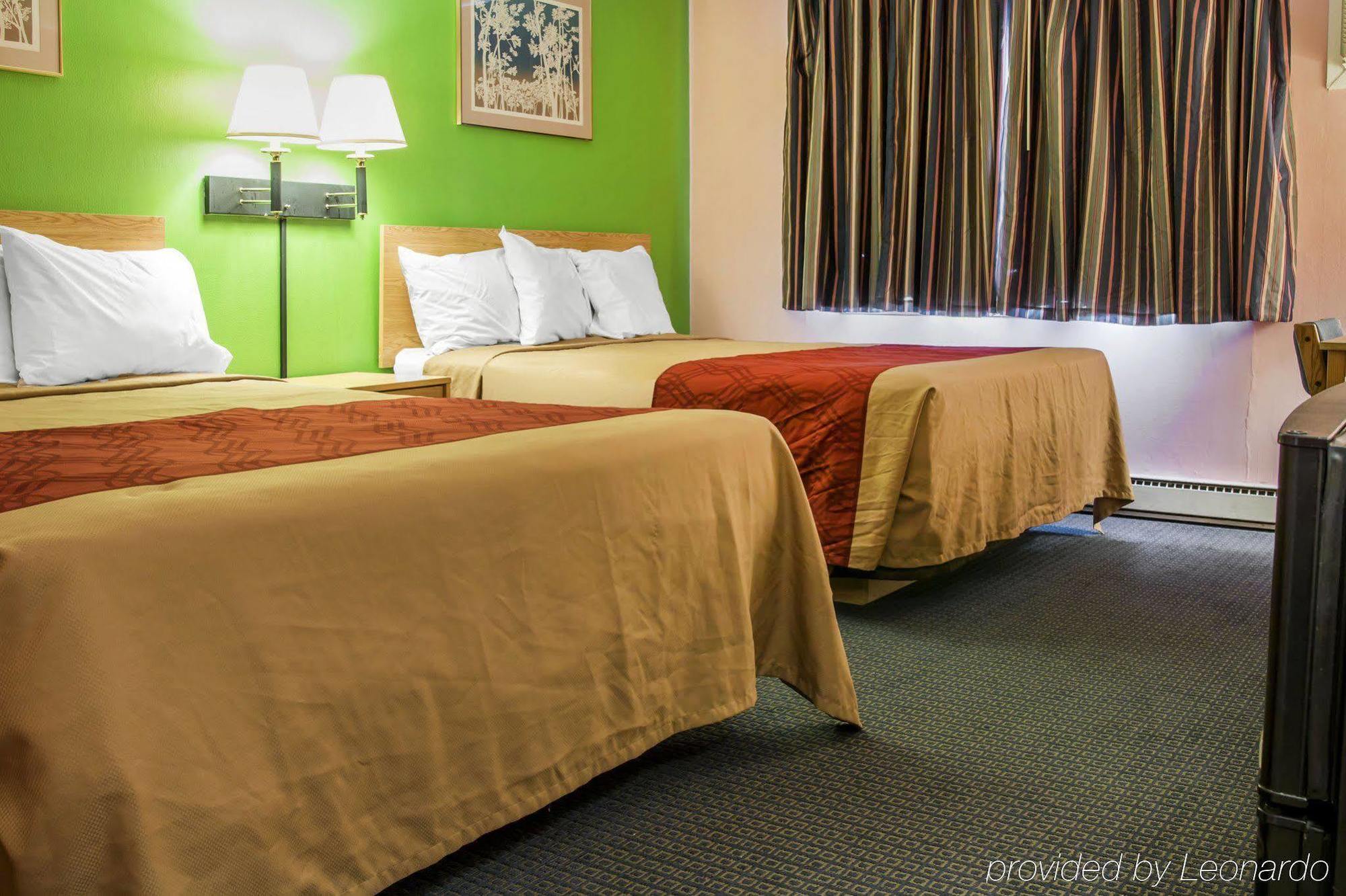 Econo Lodge Батл Крик Экстерьер фото