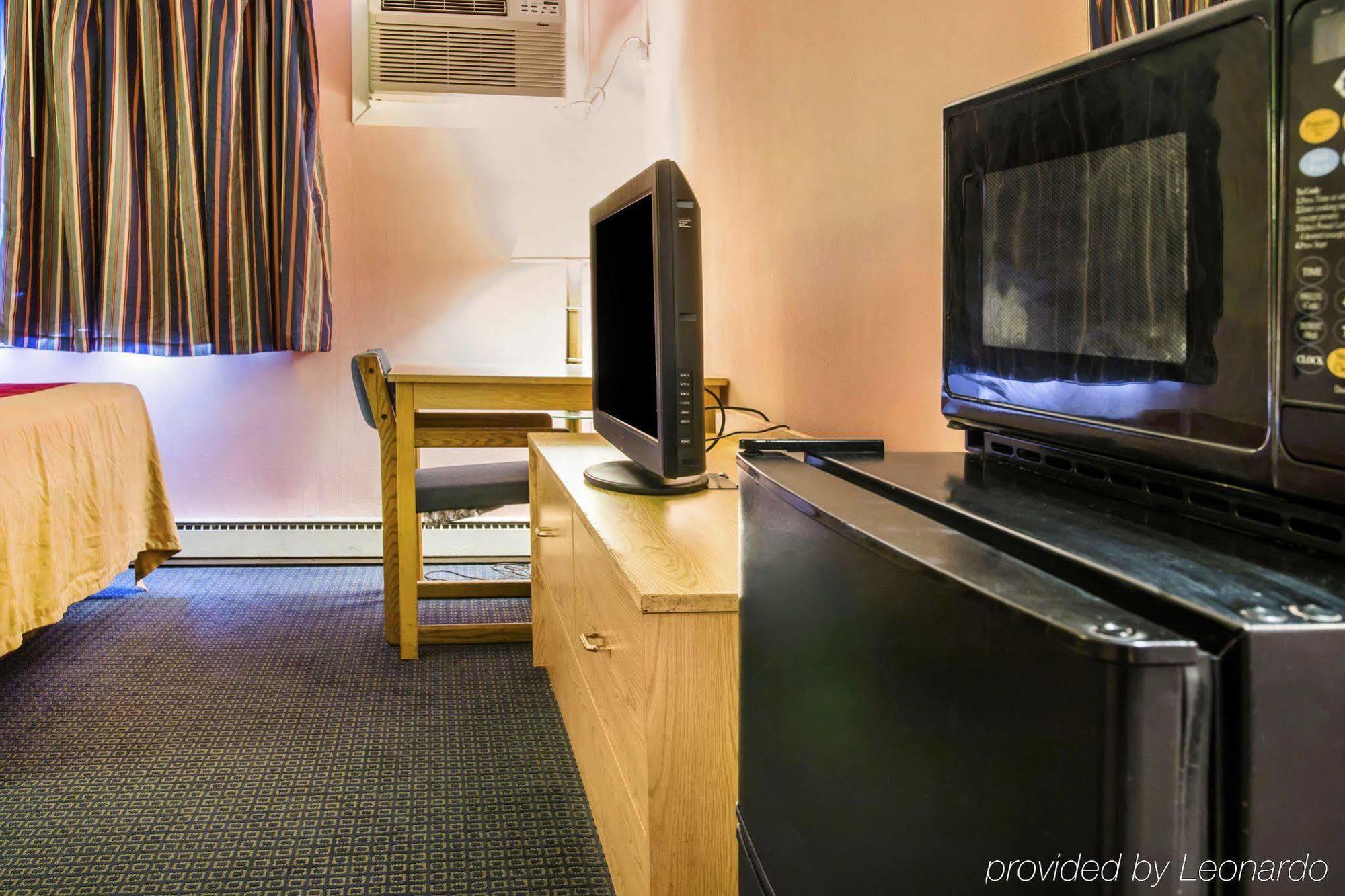 Econo Lodge Батл Крик Экстерьер фото
