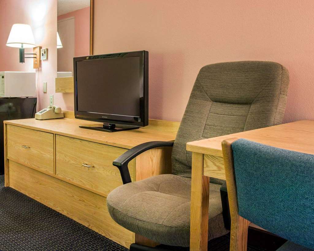 Econo Lodge Батл Крик Номер фото