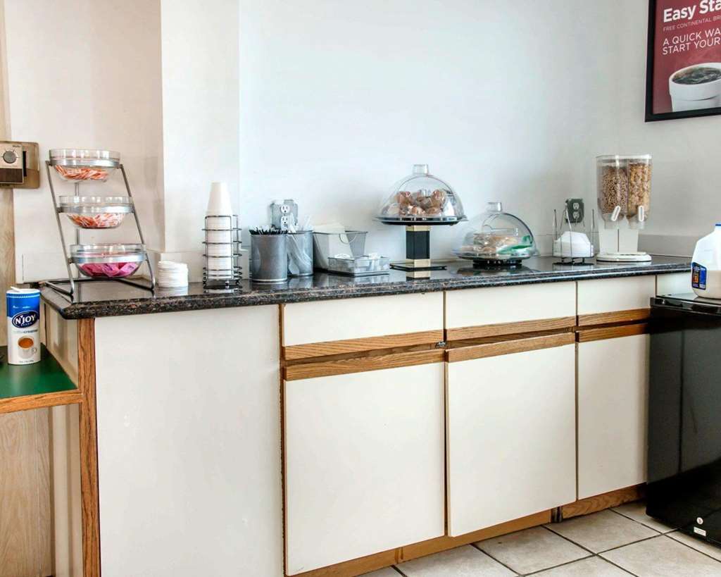 Econo Lodge Батл Крик Ресторан фото