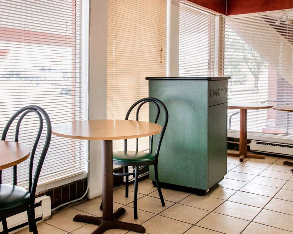 Econo Lodge Батл Крик Ресторан фото
